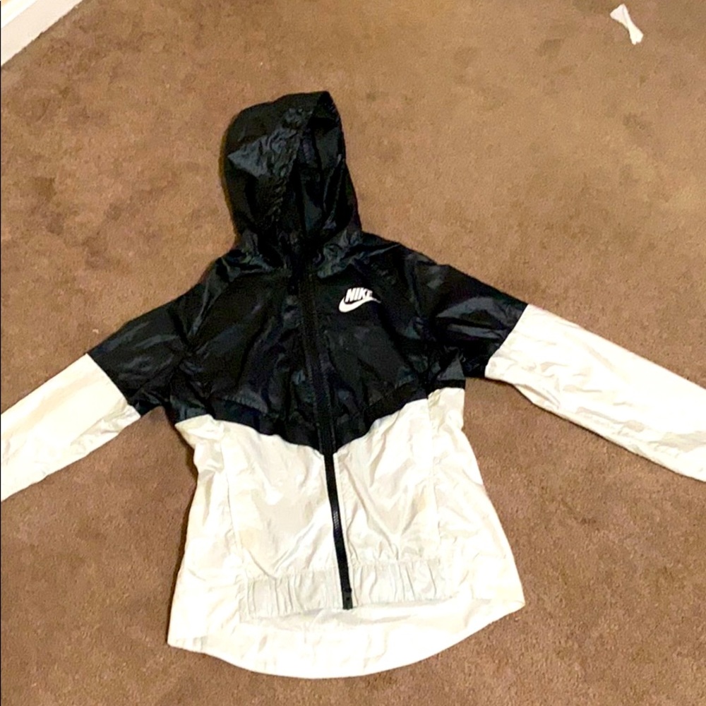 A nice raincoat that isn’t heavy and is stylish
